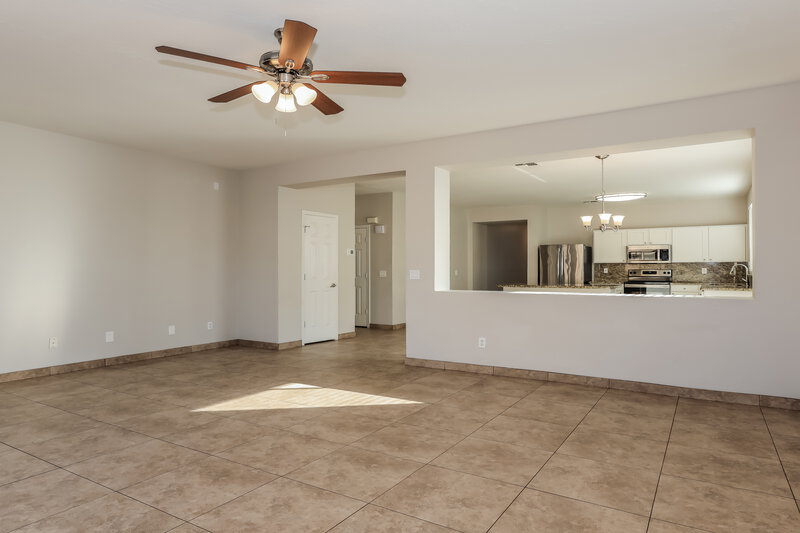 1,990/Mo, 3014 W Donner Dr Phoenix, AZ 85041 Family Room View 2