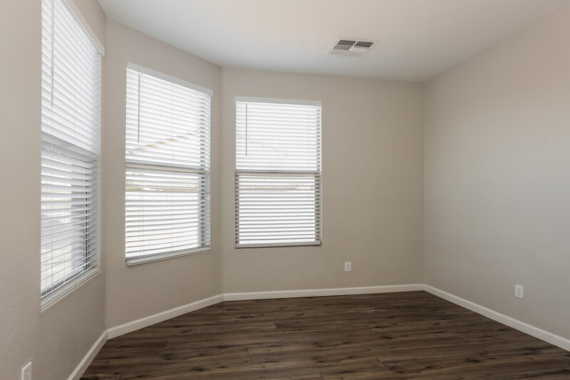 1,990/Mo, 3014 W Donner Dr Phoenix, AZ 85041 Office View