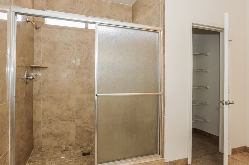 1,990/Mo, 3014 W Donner Dr Phoenix, AZ 85041 Main Bathroom View