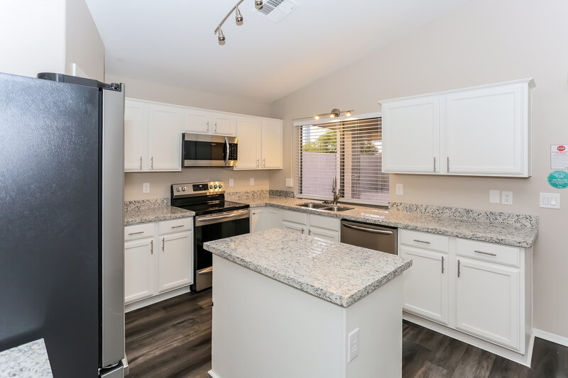 2,185/Mo, 2002 E Saratoga St Gilbert, AZ 85296 Kitchen View 3