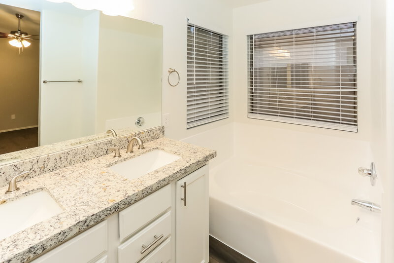 2,185/Mo, 2002 E Saratoga St Gilbert, AZ 85296 Main Bathroom View