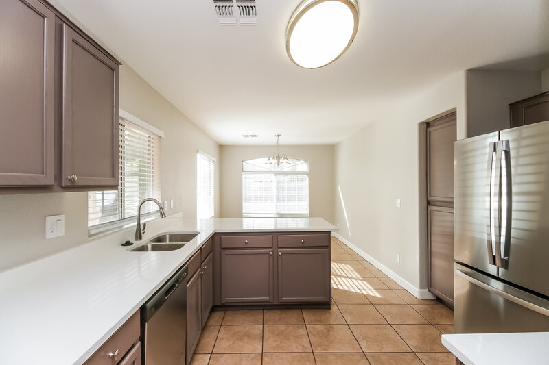 3,050/Mo, 631 N Williams St Chandler, AZ 85225 Kitchen View