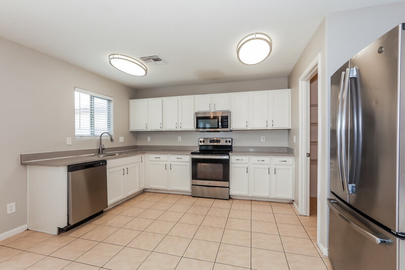 2,030/Mo, 1836 E Silversmith Trail San Tan Valley, AZ 85143 Kitchen View