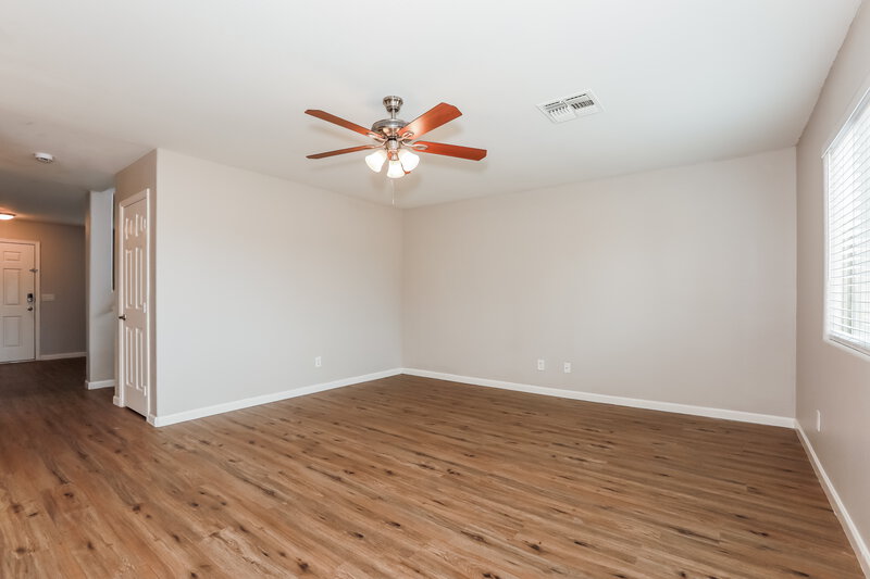 2,030/Mo, 1836 E Silversmith Trail San Tan Valley, AZ 85143 Family Room View 2