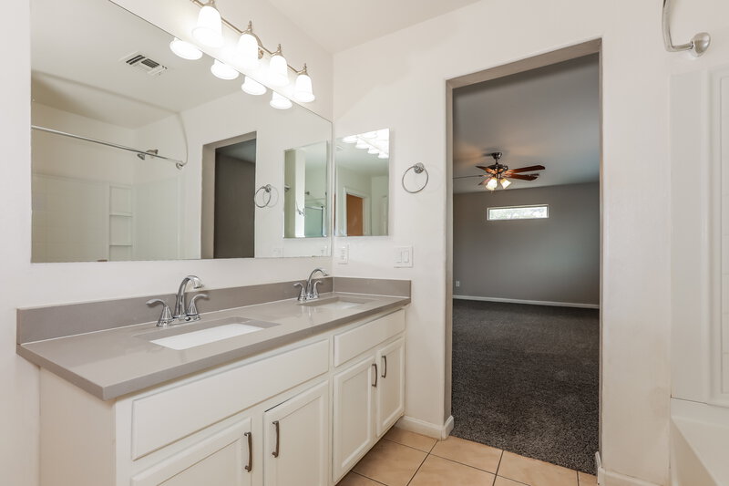 2,030/Mo, 1836 E Silversmith Trail San Tan Valley, AZ 85143 Bathroom View 2