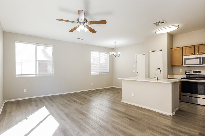 1,825/Mo, 5208 W Warner St Phoenix, AZ 85043 Family Room View