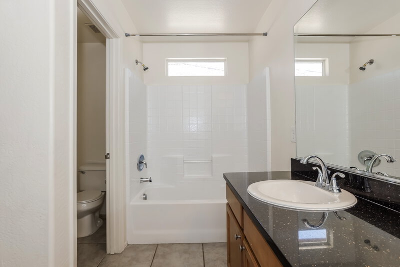 1,825/Mo, 5208 W Warner St Phoenix, AZ 85043 Main Bathroom View 2