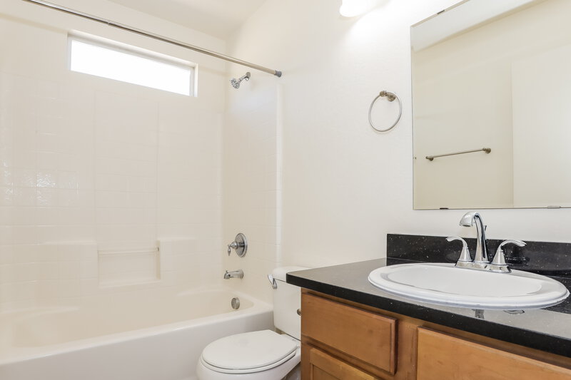 1,825/Mo, 5208 W Warner St Phoenix, AZ 85043 Bathroom View