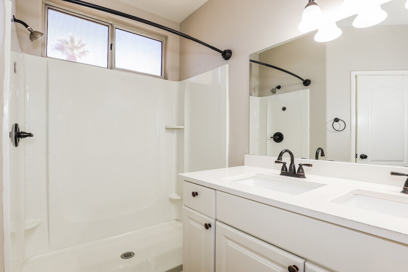 2,020/Mo, 3677 N 141st Dr Goodyear, AZ 85395 Main Bathroom View 2