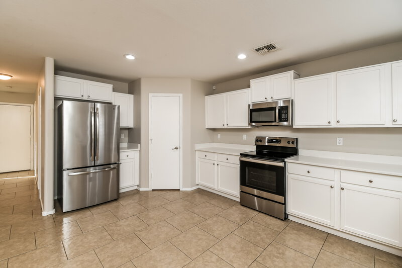 3,050/Mo, 1729 E Christopher St San Tan Valley, AZ 85140 Kitchen View