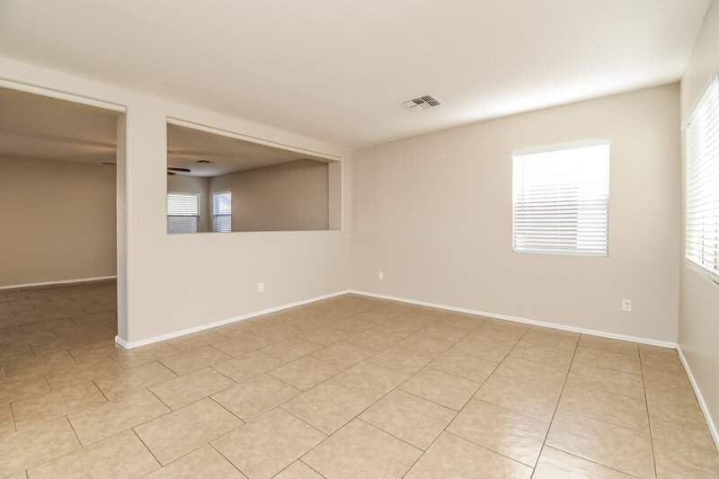 3,050/Mo, 1729 E Christopher St San Tan Valley, AZ 85140 Family Room View