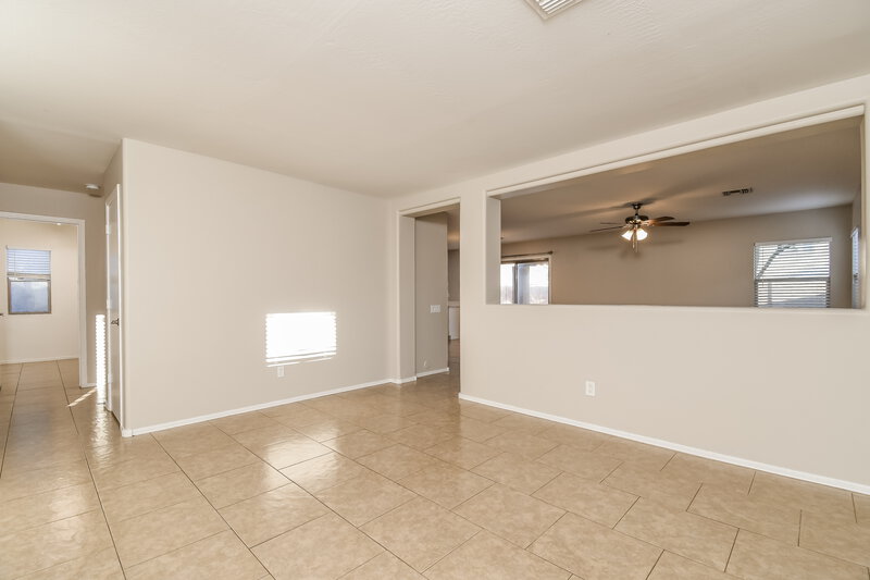 3,050/Mo, 1729 E Christopher St San Tan Valley, AZ 85140 Family Room View 2