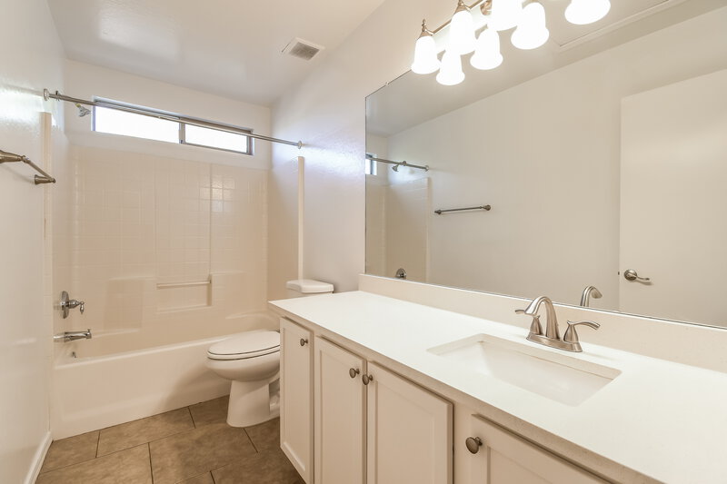 3,050/Mo, 1729 E Christopher St San Tan Valley, AZ 85140 Main Bathroom View