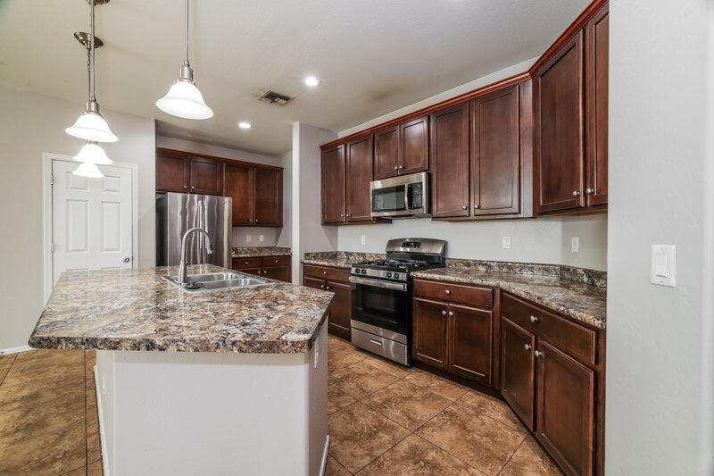 2,220/Mo, 7543 W Darrel Rd Laveen, AZ 85339 Kitchen View 2