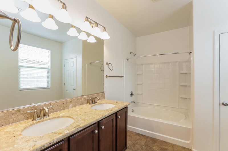 2,340/Mo, 7543 W Darrel Rd Laveen, AZ 85339 Main Bathroom View