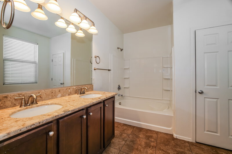 2,220/Mo, 7543 W Darrel Rd Laveen, AZ 85339 Main Bathroom View