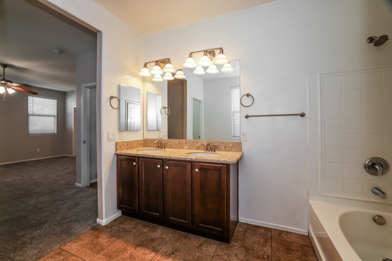 2,220/Mo, 7543 W Darrel Rd Laveen, AZ 85339 Main Bathroom View 2