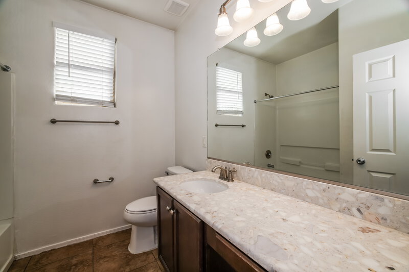 2,220/Mo, 7543 W Darrel Rd Laveen, AZ 85339 Bathroom View
