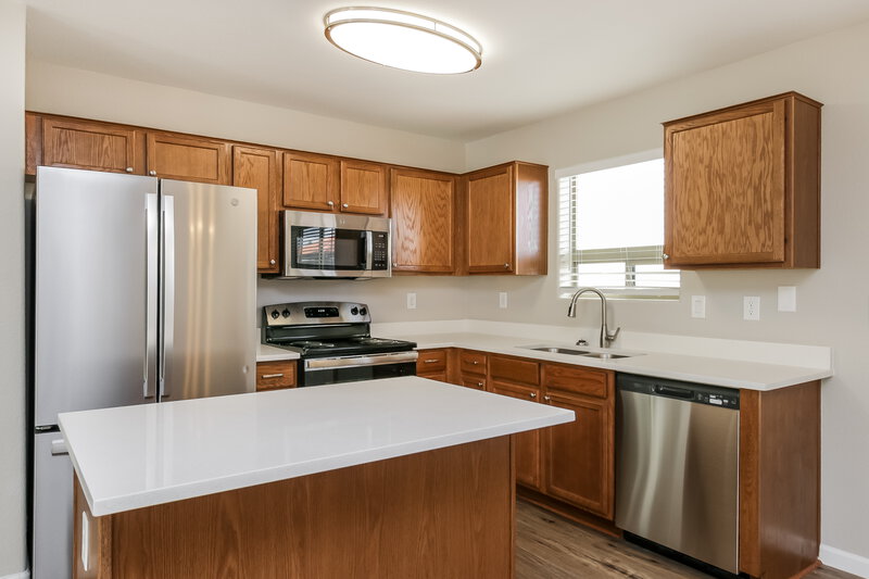 1,810/Mo, 29409 N Pyrite Ln San Tan Valley, AZ 85143 Kitchen View 2