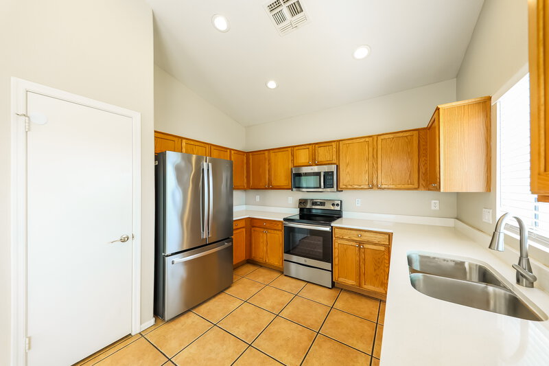 2,315/Mo, 3915 W Buckskin Trail Phoenix, AZ 85083 Kitchen View