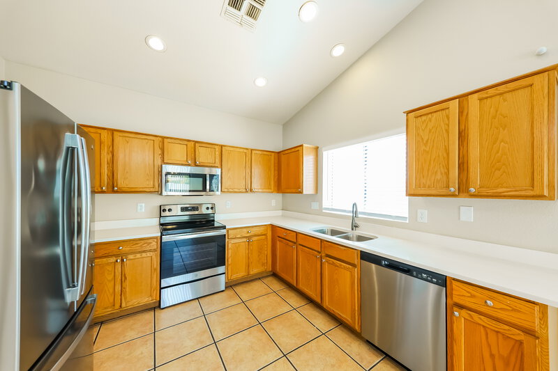2,315/Mo, 3915 W Buckskin Trail Phoenix, AZ 85083 Kitchen View 2