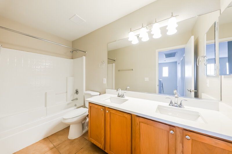 2,315/Mo, 3915 W Buckskin Trail Phoenix, AZ 85083 Bathroom View