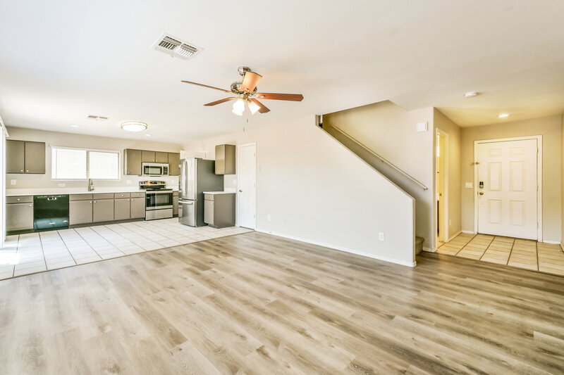 2,315/Mo, 2236 E Spruce Dr Chandler, AZ 85286 Living Room View 2