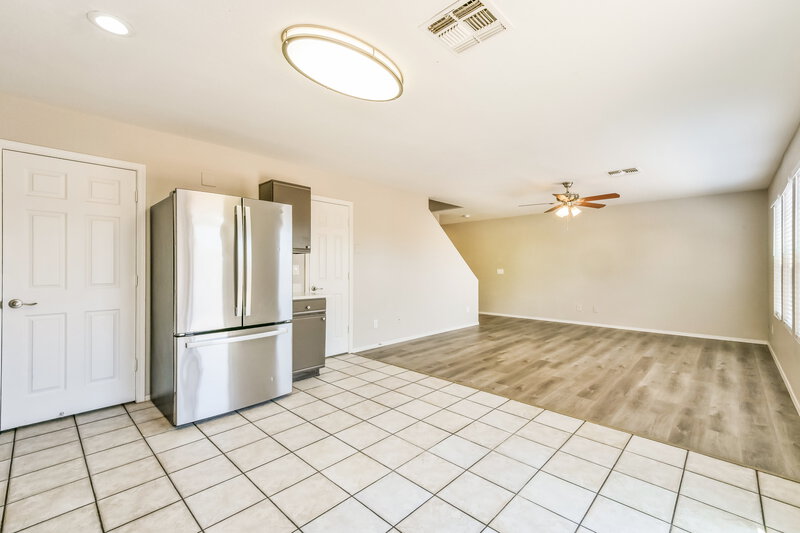 2,315/Mo, 2236 E Spruce Dr Chandler, AZ 85286 Kitchen View 2