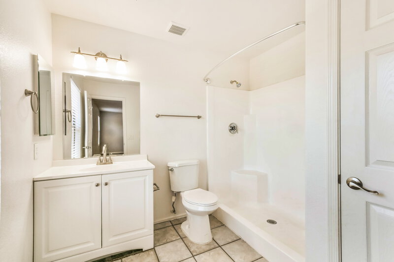2,315/Mo, 2236 E Spruce Dr Chandler, AZ 85286 Main Bathroom View