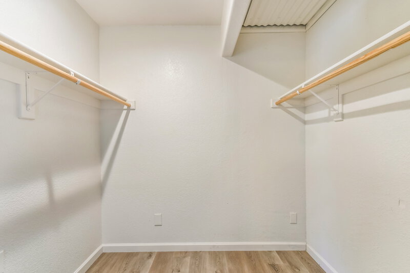 2,315/Mo, 2236 E Spruce Dr Chandler, AZ 85286 Walk In Closet View