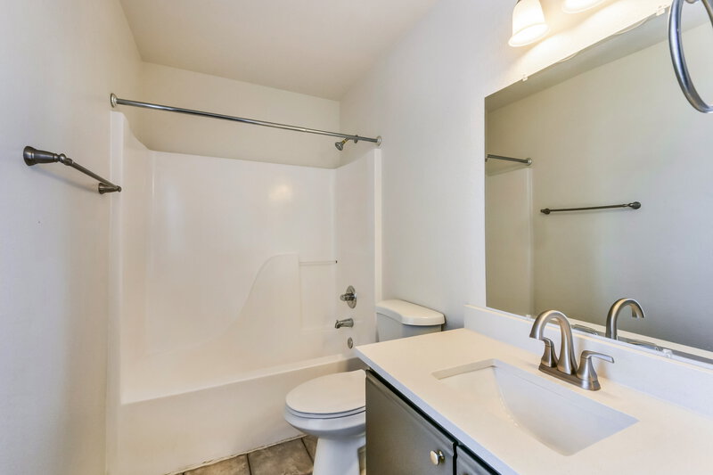 2,315/Mo, 2236 E Spruce Dr Chandler, AZ 85286 Bathroom View