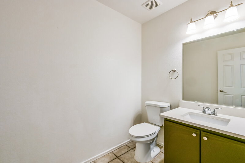 2,315/Mo, 2236 E Spruce Dr Chandler, AZ 85286 Bathroom View 2