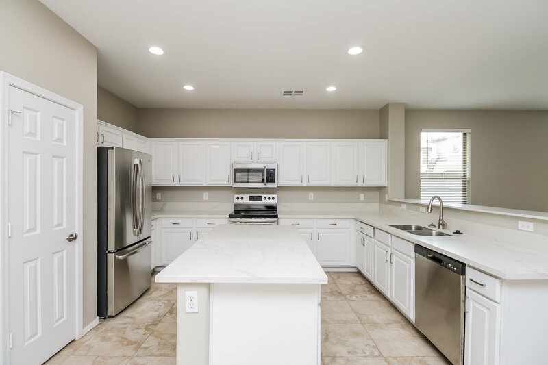 2,875/Mo, 3929 E Fairview St Gilbert, AZ 85295 Kitchen View 2