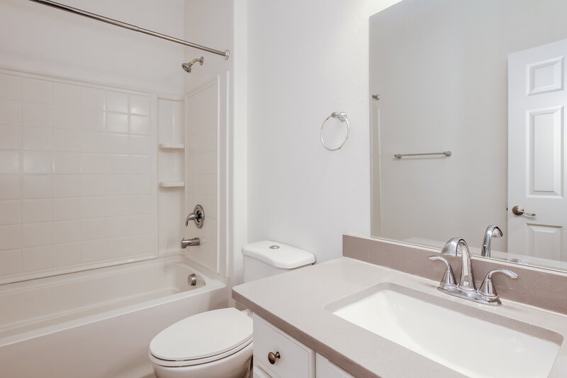 2,460/Mo, 2741 W Bowker St Phoenix, AZ 85041 Bathroom View 2