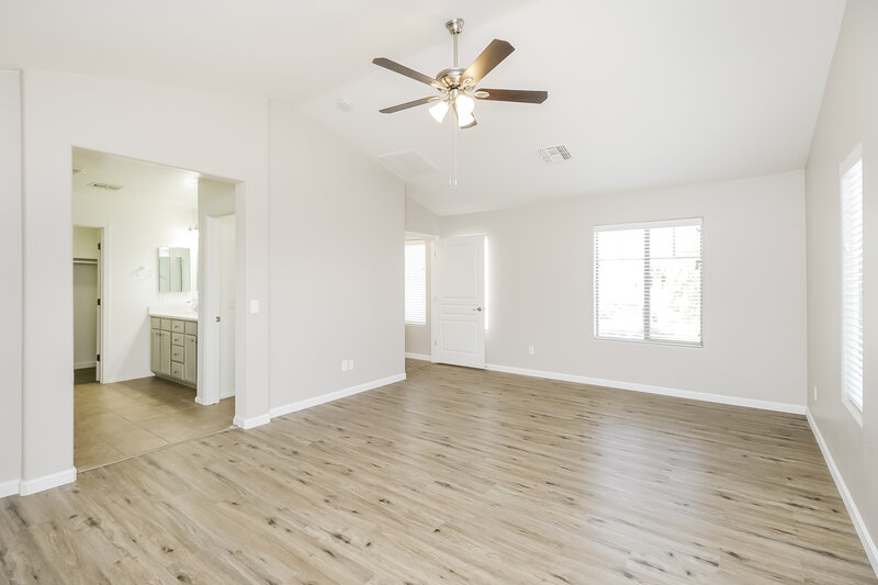 2,725/Mo, 3869 E Claxton Ave Gilbert, AZ 85297 Main Bedroom View 2