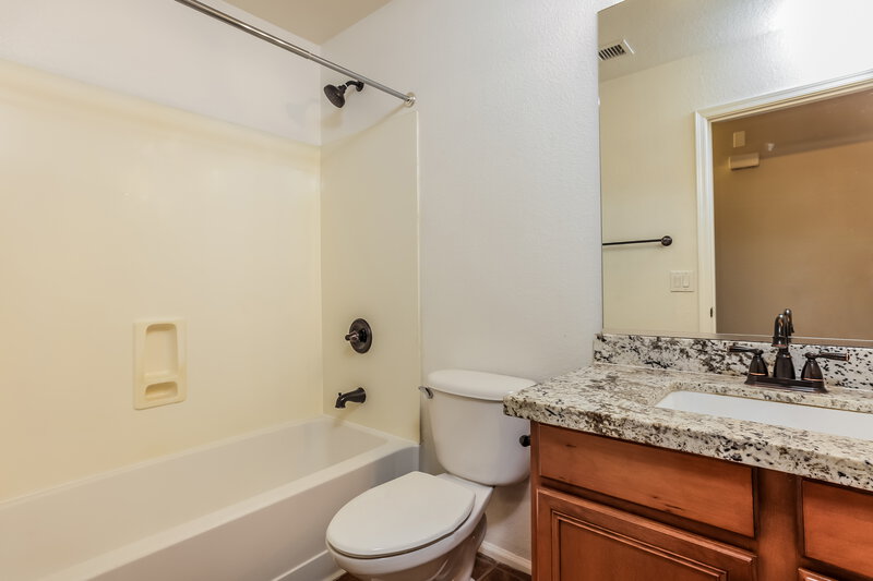 2,570/Mo, 28627 N Nobel Rd Phoenix, AZ 85085 Bathroom View