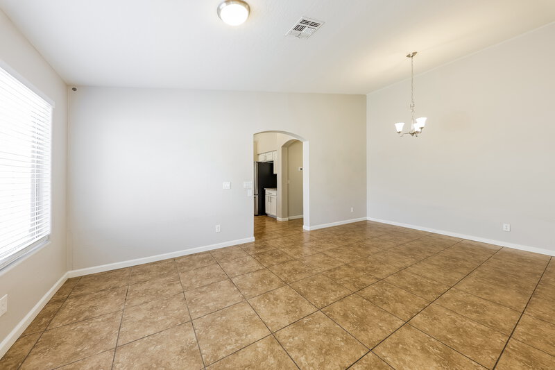 2,140/Mo, 8133 W Hess Ave Phoenix, AZ 85043 Living Room View
