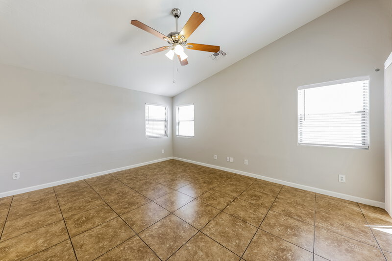 2,140/Mo, 8133 W Hess Ave Phoenix, AZ 85043 Family Room View