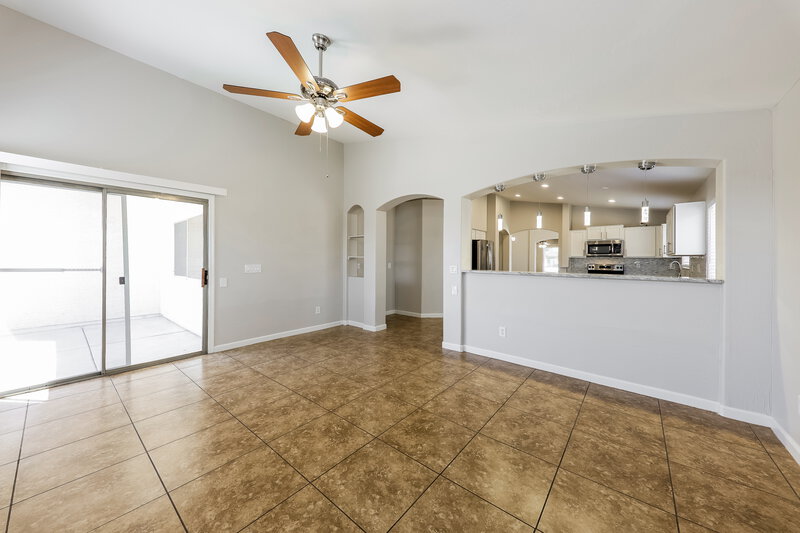 2,140/Mo, 8133 W Hess Ave Phoenix, AZ 85043 Family Room View 2