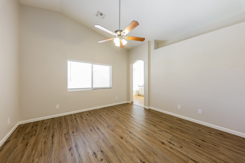 2,140/Mo, 8133 W Hess Ave Phoenix, AZ 85043 Main Bedroom View