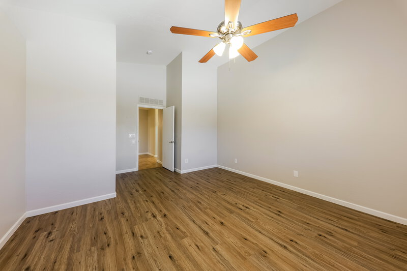 2,140/Mo, 8133 W Hess Ave Phoenix, AZ 85043 Main Bedroom View 2