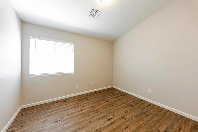 2,140/Mo, 8133 W Hess Ave Phoenix, AZ 85043 Bedroom View 2