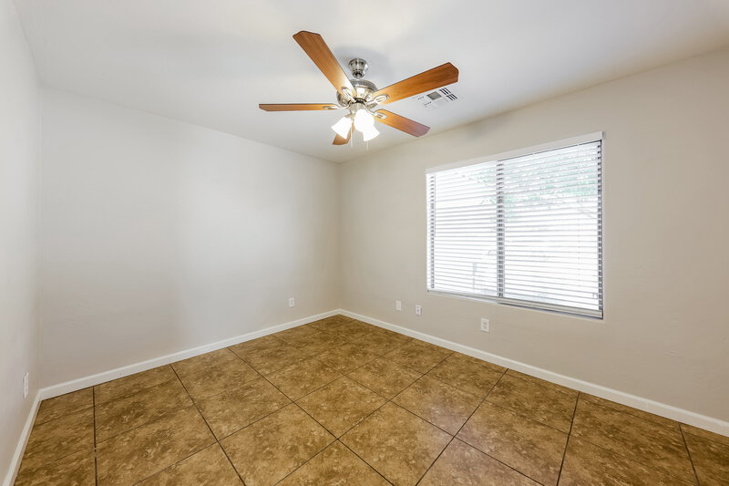 2,140/Mo, 8133 W Hess Ave Phoenix, AZ 85043 Bedroom View 3