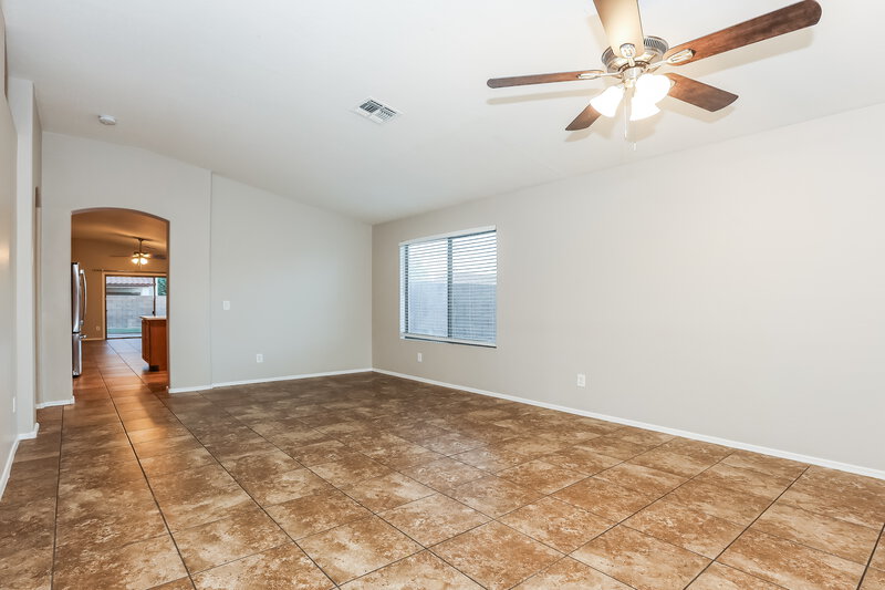 1,965/Mo, 1520 E La Salle St Phoenix, AZ 85040 Living Room View