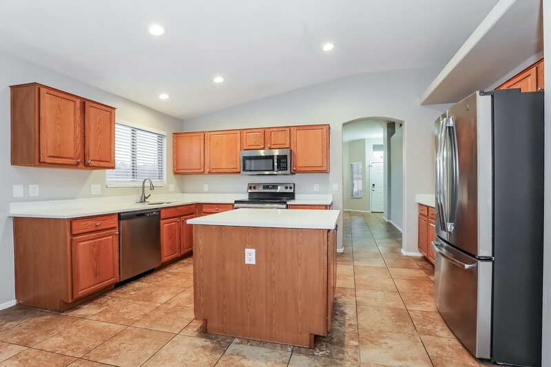 1,965/Mo, 1520 E La Salle St Phoenix, AZ 85040 Kitchen View