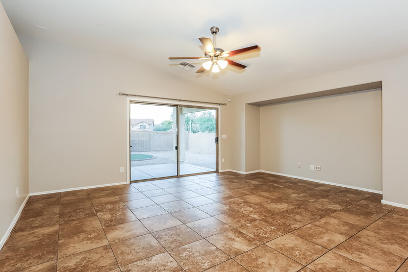 1,965/Mo, 1520 E La Salle St Phoenix, AZ 85040 Family Room View 2
