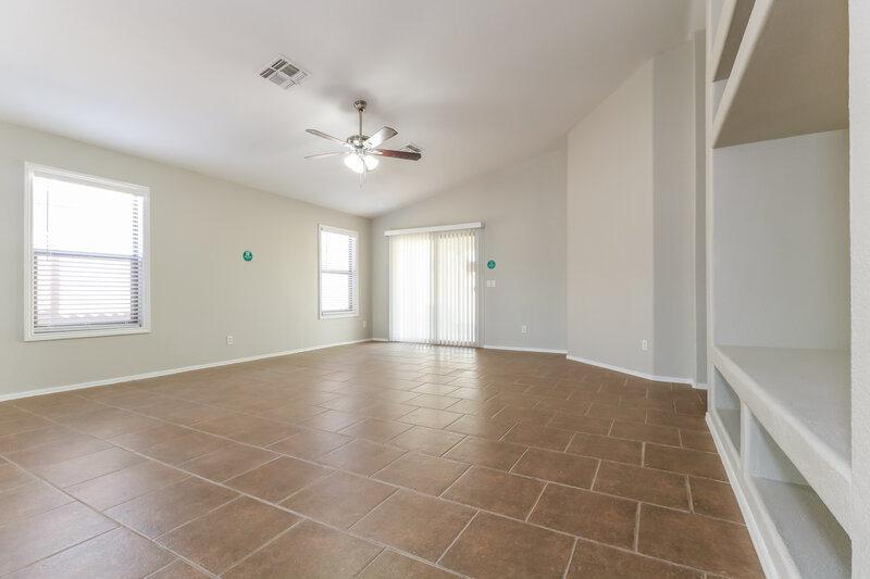 2,080/Mo, 11456 W Sheridan St Avondale, AZ 85392 Living Room View
