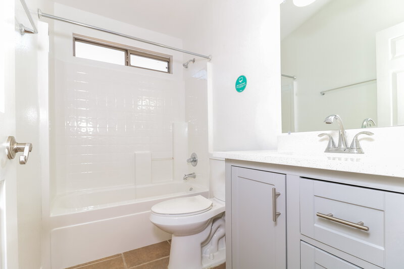 2,080/Mo, 11456 W Sheridan St Avondale, AZ 85392 Bathroom View