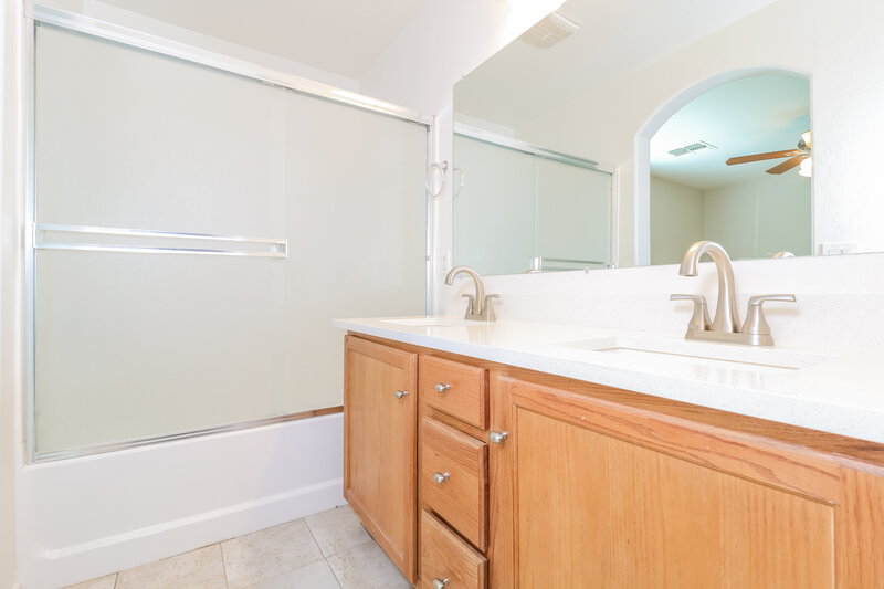 2,090/Mo, 14897 W Ashland Ave Goodyear, AZ 85395 Main Bathroom View
