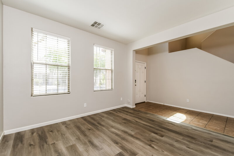 2,880/Mo, 1722 S Roanoke St Gilbert, AZ 85295 Living Room View 2